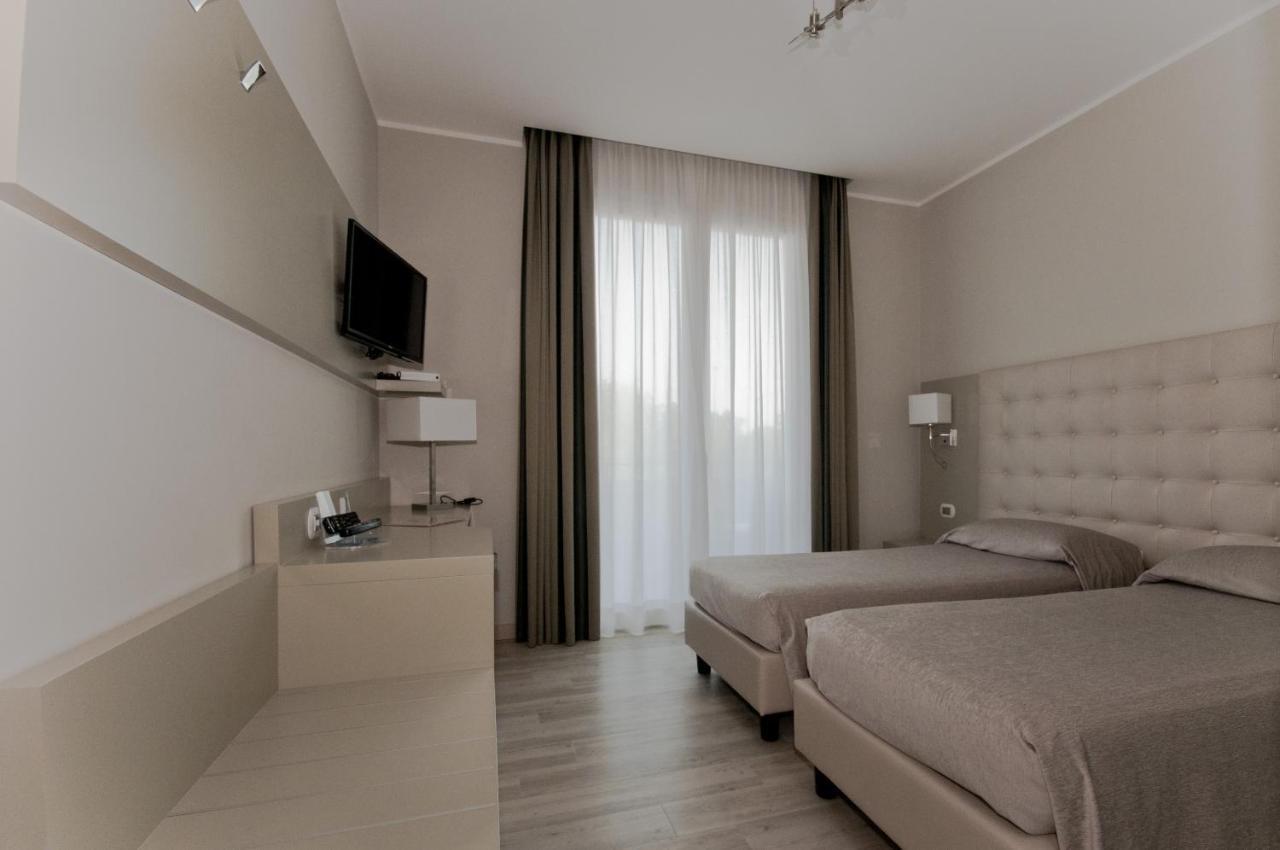 Hotel San Francesco Borgomanero Room photo